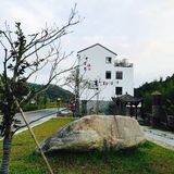 【粤湖山居】8房12床、近靠小溪、连绵山景、KTV包厢